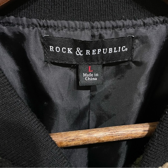 Rock &‎ Republic Women's Zip Up Camo Fleece Jacket 

Size Large 20 x 22 - Picture 6 of 6